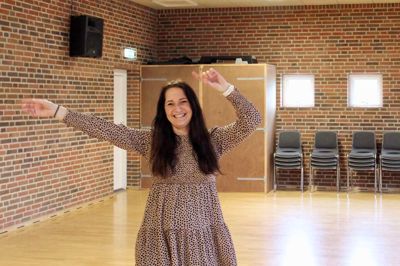 37-årige Malene Melander Andersen står i spidsen for danseholdet, der hver tirsdag aften samler mere end 20 kvinder til »power dance« i Thorning.