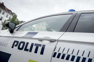Politiet har anholdt to yngre mænd, som sigtes for at have begået grov kriminalitet.