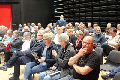 Der var fyldt godt op i Mosaikken i Kjellerup til mandag aftens borgermøde. Foto: Morten Hallstrøm