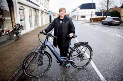 Ann Kirkegaard fra Kjellerup her fotograferet i forbindelse med anden begivenhed. Også i Kjellerup kan el-cyklen blive ladet op med nyt tilskud.