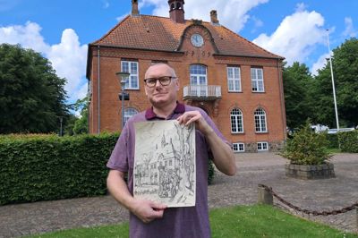 Keld Jacobsen fandt tegningen på loftet og ville gerne vide noget mere. Nu har han fået svar. Foto: Adam Haff