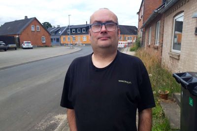 Daniel F. Danielsen fra Vinderslevvej har fået stjålet sin højtelskede motorcykel og trailer. Nu udlover han en dusør for at få motorcyklen og traileren tilbage. Foto: Morten Hallstrøm