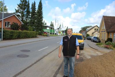 Kent Sørensen er frustreret. Fjernvarmearbejdet på Søndergade koster kunder.