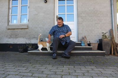 Kuno Danielsen risikerer at måtte sige farvel til sit hus ved Demstrup. Men han vil hellere af med huset, end have motorvejen som nabo. Foto: Rasmus Viuff
