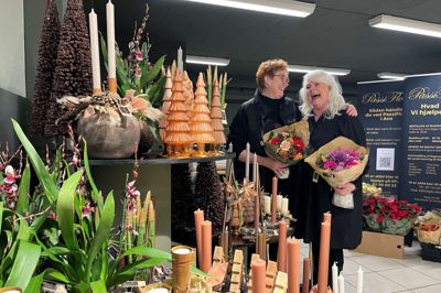 Efter en kort og hektisk periode med at male og sætte i stand kunne Glennie Thiel-Nielsen (tv) og Pia Rasmussen tirsdag morgen slå dørene op til Passiflora i Superbrugsen i Ans.