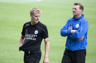 Pelle Mattsson skal vænne sig til, at han ikke længere er klubkammerat med storebror Magnus. - Det bliver selvfølgelig anderledes. Vi har spillet i samme klub, siden vi var små, og vi har boet sammen hele vores liv. Jeg tror egentlig, det er sundt nok. Men vi kommer selvfølgelig til at savne hinanden, siger han. Foto: Martin Ballund