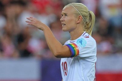Pernille Harder og resten af de danske fodboldkvinder skuffede ved sommerens EM-slutrunde og røg ud efter det indledende gruppespil. (Arkivfoto).