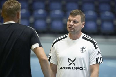 Patrick Westerholm er klar til at jagte toppen af poppen i BSH, hvor han her taler med Nikolaj Øris ved onsdagens træning.