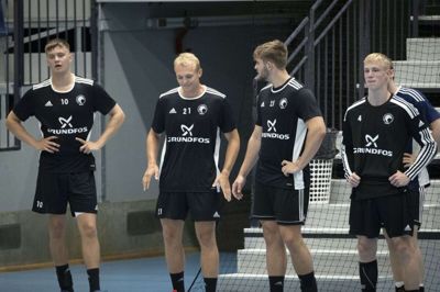 Jeppe Gade (til venstre) er en af de yngste spillere i BSH-truppen, men det forhindrer ham ikke at jagte spilletid i denne sæson. Foto: Martin Ballund