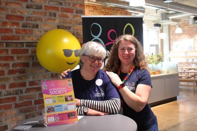Patrycja Underbjerg (tv.) kommer oprindeligt fra Polen, men har nu boet i Danmark i 20 år og er en del af organisationen International Society i Herning.
