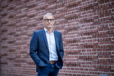 <em id="emphasis-6b5ee47e2c7fad0b3272668bf9a0e97f">En EU-forordning, som træder i kraft 10. oktober, får de fleste redigerede danske medier - herunder Herning Folkeblad - til at stoppe med at bringe politiske annoncer på digitale platforme og i stedet henvise kandidaterne til eksempelvis print og radio, fortæller kommerciel direktør Stinus Errboe fra Mediehusene Midtjylland.</em>
