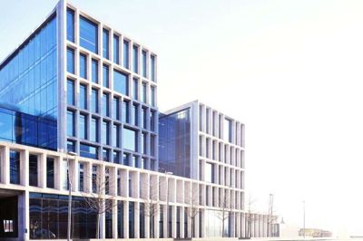 Bestseller har mandag orienteret medarbejderne om, at der venter fyringer af 135 medarbejdere i Bestseller A/S.