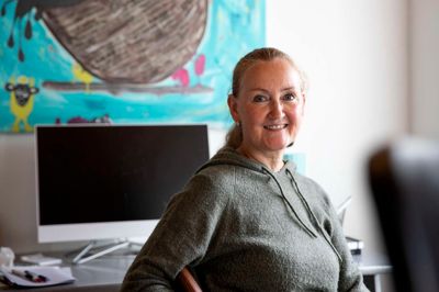 Gitte Hillebrandt, der bor mellem Snejbjerg og Studsgård, er snart ude med sin anden roman.