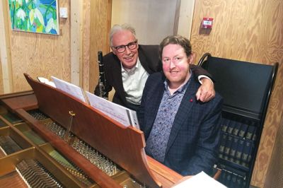 Kristian Marius Andersen fejrede i weekenden sin 45-års fødselsdag med venneforeningen og lidt jazz sammen med klarinettist Lars Dalsgaard. Foto: Kurt H. Jørgensen