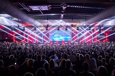 Power lover spektakulære sceneshows, når elektronikkæden de næste tre år er partner på Gamebox Festival.