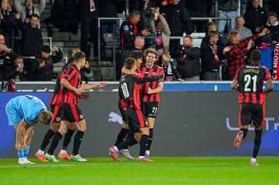 Anfører Mads Bech Sørensens ansigt siger det hele. Forløsningen på MCH Arena var stor, da Gue-sung Cho saksesparkede udligningen til 1-1 i netmaskerne mod Randers.