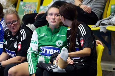 Maria Holm kom til skade med foden i opvarmningen til den seneste hjemmekamp mod Odense.