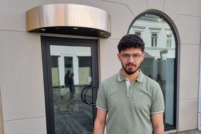 Ahmad Mamo har tidligere været selvstændig frisør og var senest i salonen »Hos Peter« på Torvet. Nu kaster den 26-årige frisør sig ud i et nyt eventyr med salonen Diamond Cuts i Bredgade 5A.