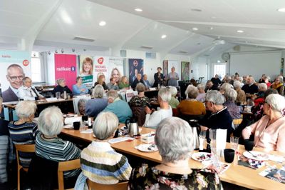 Knap 100 mødte frem, da der onsdag eftermiddag var paneldebat om ældre i kantinen på rådhuset i Herning.