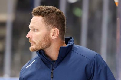 Blue Fox-træner Garth Murray har den seneste tid haft færre spillere end normalt at holde øje med. Nu er OL-pausen slut, og det ser ud til, at han kan stille med en komplet trup mod Esbjerg i aften.