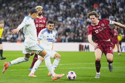 Mads Bech Sørensen (t.h.) og FC Midtjylland var i perioder under pres i Parken, men fik et point med hjem fra topbraget mod FC København.