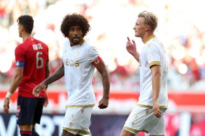 Kasper Dolberg (th.) lavede to mål, da Nice sejrede stort ude over Lilles regerende franske mestre i Ligue 1. Pascal Rossignol/Reuters