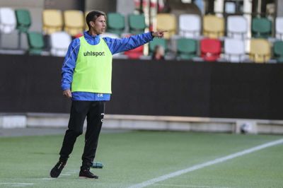 Casper Røjkjær har en fortid som U17-træner i Silkeborg IF, men i 2022 skiftede han til FC Nordsjælland, hvor han blev assistenttræner. Nu er han cheftræner i den norske ligaklub Fredrikstad.