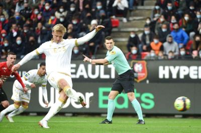 Kasper Dolberg scorede på straffespark i kampen mod Rennes. Foto: Ritzau Scanpix