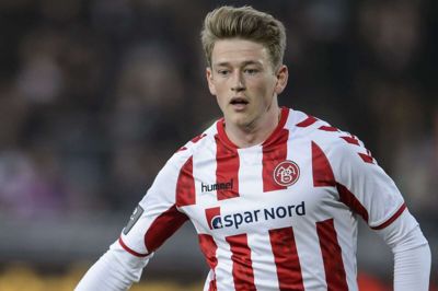 Nicolaj Thomsen - her i AaB-trøjen - træner i denne uge med på Jysk Park. Foto: Rene Schütze/Polfoto