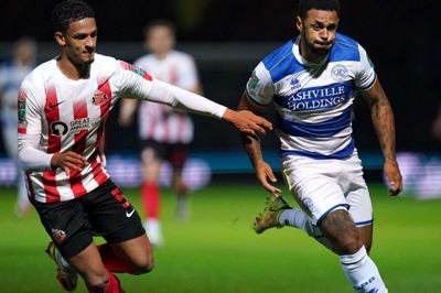 Frederik Alves til venstre i en kamp mod Queens Park Rangers. Den tidligere SIF-spiller fik ikke den spilletid, han mener, han var blevet lovet i forbindelse med lejemålet i Sunderland. Nu er han tilbage i West Ham et halvt år tidligere end planlagt. Foto: Ritzau Scanpix