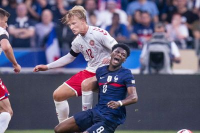 Kasper Dolberg og Frankrigs Aurélien Tchouaméni under UEFA Nations League kampen i mellem Frankrig. Foto: Liselotte Sabroe/Ritzau Scanpix