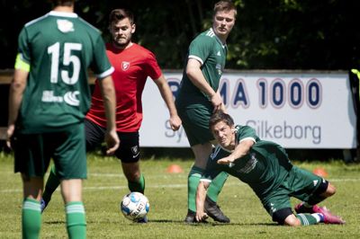 Matias Vestergaard (med nummer 15), Nikolaj Thomsen og Anders Thomassen er sammen med resten af Lemming-holdet tæt på at forlænge opholdet i jyllandsserien. Foto: Jakob Stigsen Andersen