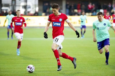 - Vi føler, vi er tæt på de andre, og det er de små procenter, der mangler. Dem kan vi godt finde, siger Nicklas Helenius før mesterskabsspillet, der indledes mandag aften ude mod FC Midtjylland. Foto: Jakob Stigsen Andersen