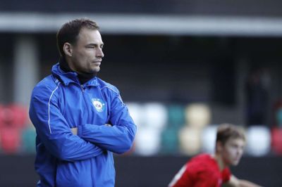 U19-træner Kim Leth Andersen er stolt over weekendens sejr. Foto: Martin Ballund