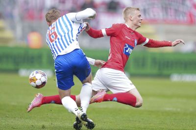 Søren Tengstedt og SIF snublede også i Odense i en kamp, hvor han lavede en skidt tilbage-lægning ved det første mål. Foto: Claus Fisker/Ritzau Scanpix