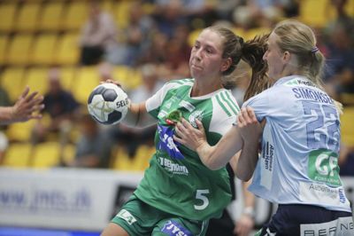 Eira Aune (t.v.) var en stor profil for Silkeborg-Voel inden skiftet til Oppsal i sommeren 2023. Foto: Martin Ballund