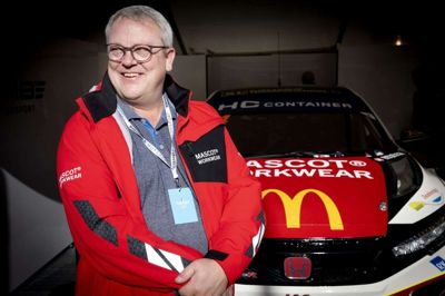 Teamejer René Birch er på vej mod bilentusiasternes juleaften. Målet er, at teamets bil kommer igennem alle 24 timer. Der kan komme regn i Frankrig, hvilket ikke gør opgaven nemmere. Foto: Jakob Stigsen Andersen