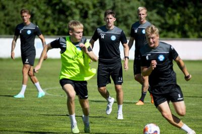 Mark Brink (i midten) nød at være i gang igen, selv om onsdagen også bød på hård løbetræning. Foto: Jakob Stigsen Andersen