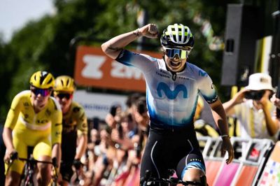 Emma Norsgaard fuldførte et flot togt med en lang spurt, da hun sejrede på 6. etape af årets Tour de France Femmes. Jeff Pachoud/Ritzau Scanpix