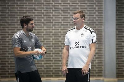 BSH-trænerne Simon Sørensen og Patrick Westerholm skal have deres spillere i aktion for første gang i aften. Foto: Martin Ballund