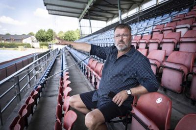 Peter Lassen, sportschef i Hvidovre, har lukket transfervinduet, efter Philip Rejnhold og Simon Makienok er kommet til. - Det var vores to drømmespillere. Vi tager ikke flere spillere ind - medmindre der bliver kastet spillere gratis ind ad vinduet, siger Lassen. Foto: Linda Johansen/Ritzau Scanpix