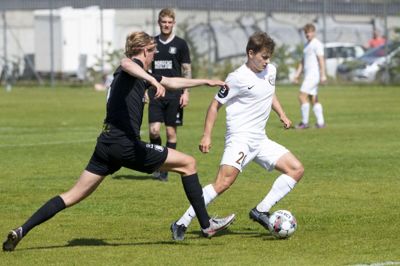 Mads Zaar kom til en af de få chancer, som Young Boys tilspillede sig i udekampen mod Holbæk. Foto: Jakob Stigsen Andersen