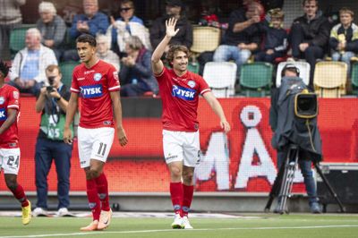 Fredrik Carlsen (tv) scorede det ene mål i sejren. Foto: Bo Amstrup/Ritzau Scanpix