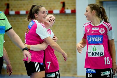 - Det var noget andet for os at træde ind i favoritrollen, men jeg synes, vi håndterede det fint, lød det fra Natasja Andreasen (t.h.) efter sejren i Bjerringbro.