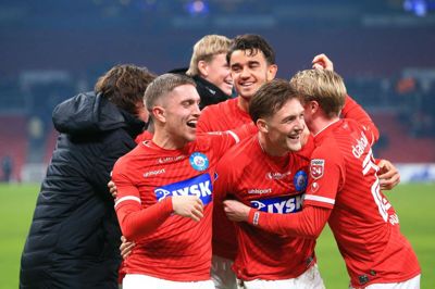 SIF-spillerne jubler her over onsdagens sejr i Parken. For Morten Bruun har de to udesejre mod FC København været nogle af de helt store højdepunkter i efteråret. Foto: Christian Midtgaard/Gonzales Photo/Ritzau Scanpix