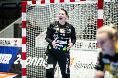 Filippa Idéhn tog hurtigt ansvar, da hun kom på banen. Den 33-årige målvogter dirigerede med sit forsvar og diskede op med syv fine redninger og en redningsprocent på 36,84. Foto: Malene Korsgaard