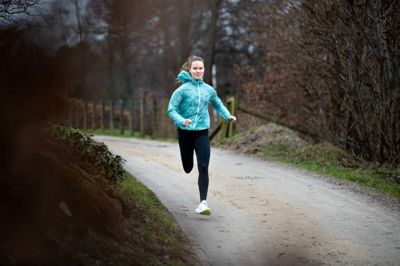 Juliane Falsig Hvid er her fotograferet hjemme i Sejs-Svejbæk, hvor hun er vokset op med sin mor, far, storesøster og lillesøster. Juliane Falsig Hvid flyttede selv til København for tre år siden på grund af studier.