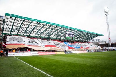 Ved klubbens 100 års jubilæum i 2017 havde fansene skabt en imponerende tifo på 715 kvadratmeter, der fyldte den ene endetribune på det daværende Mascot Park. Dengang blev vigtige elementer i klubbens historie fremhævet. Nu er det den ene endetribune i Parken, der skal dækkes med en ny tifo.