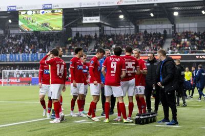 SIF-træner Kent Nielsen sætter sin lid til den vante stamme i pokalfinalen. Foto: Johnny Pedersen/Scanpix