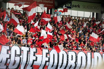 SIF-fans har jævnligt tifos på Jysk Park. Her er det fra en kamp mod FC Midtjylland.
